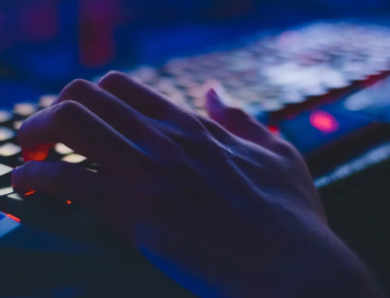 Escola gratuita ensina programação sem professor e tem 4 mil na lista de espera; veja como funciona